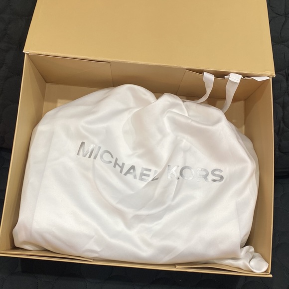 MICHEAL KORS Medium Selma Saffiano leather Satchel Crossbody Bag Ballet - Picture 9 of 14